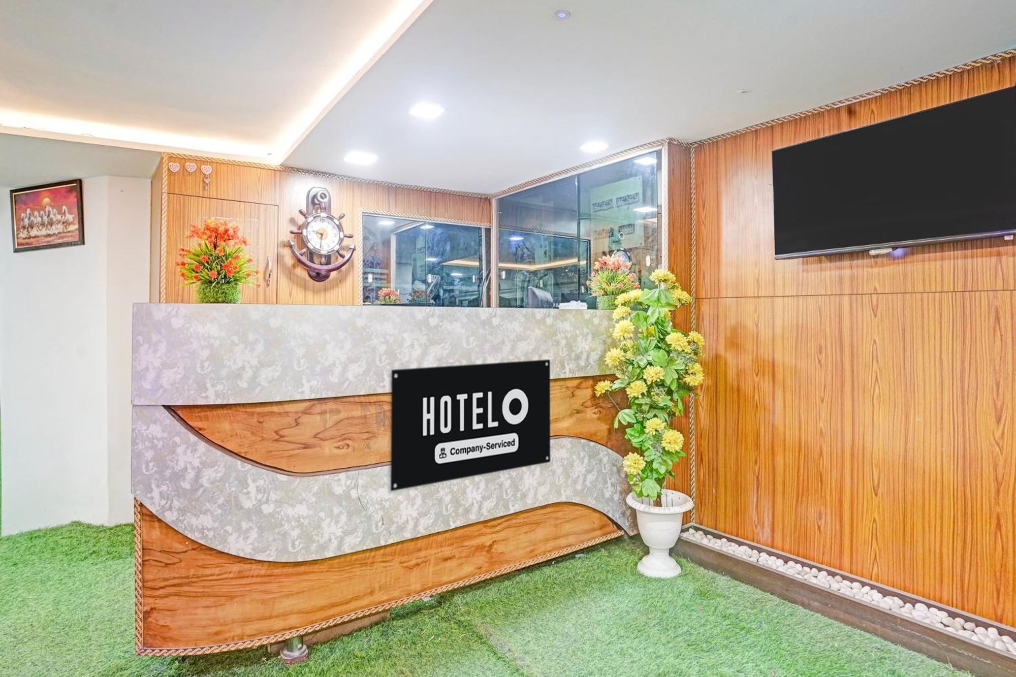 Super Hotel O Navrangpura Cg Road Formerly Hotel Yugraj Ahmedabad Exterior photo
