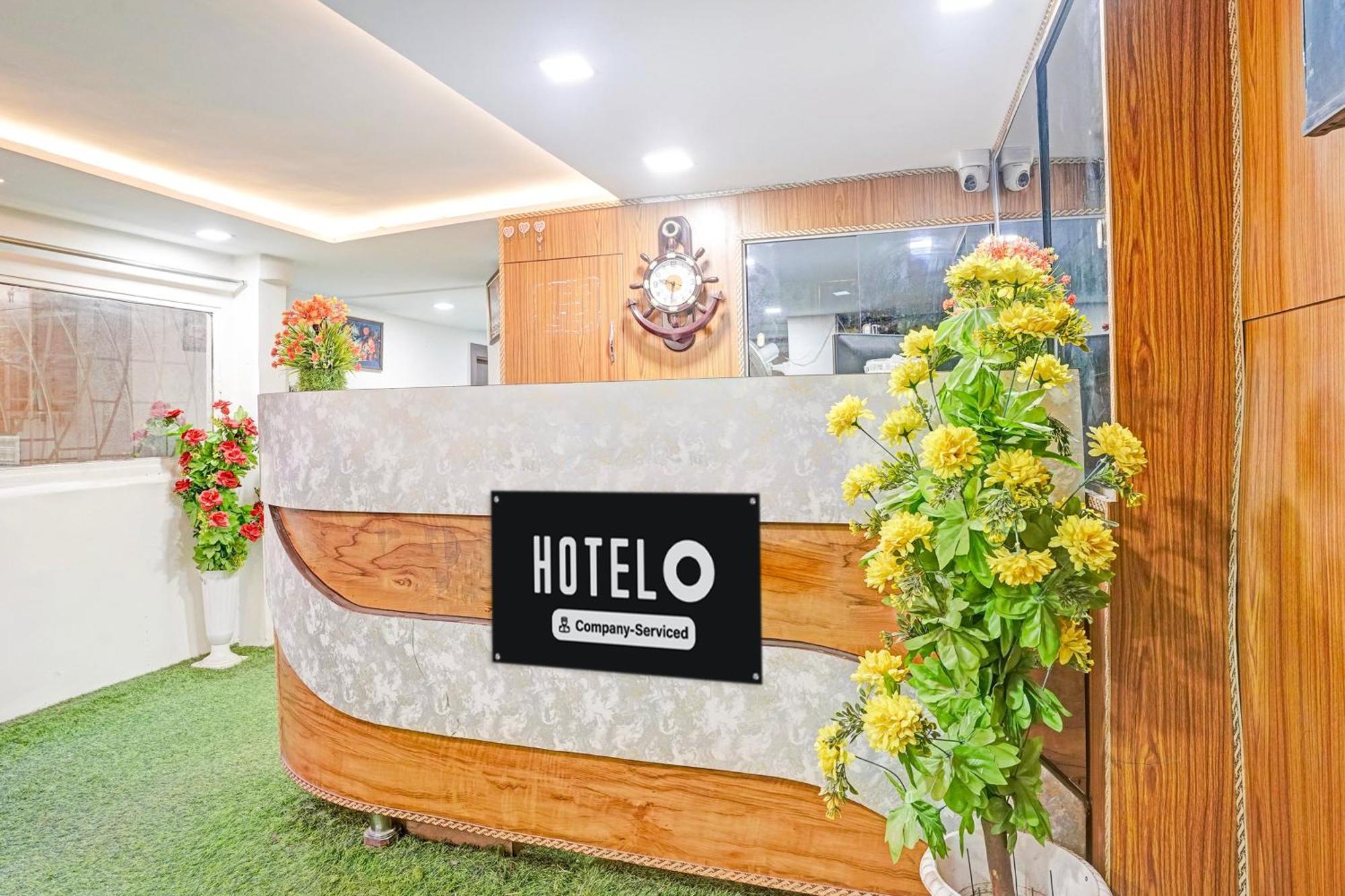 Super Hotel O Navrangpura Cg Road Formerly Hotel Yugraj Ahmedabad Exterior photo