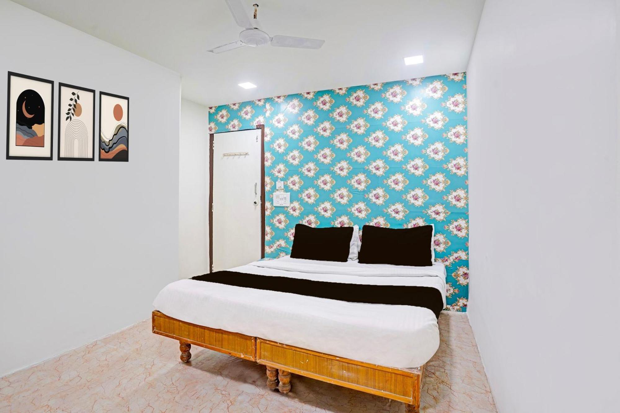 Super Hotel O Navrangpura Cg Road Formerly Hotel Yugraj Ahmedabad Exterior photo